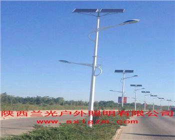 8米雙臂太陽能路燈-內(nèi)蒙古烏海路燈照明工程
