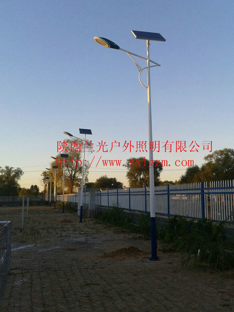 8米太陽(yáng)能路燈 8米太陽(yáng)能路燈
